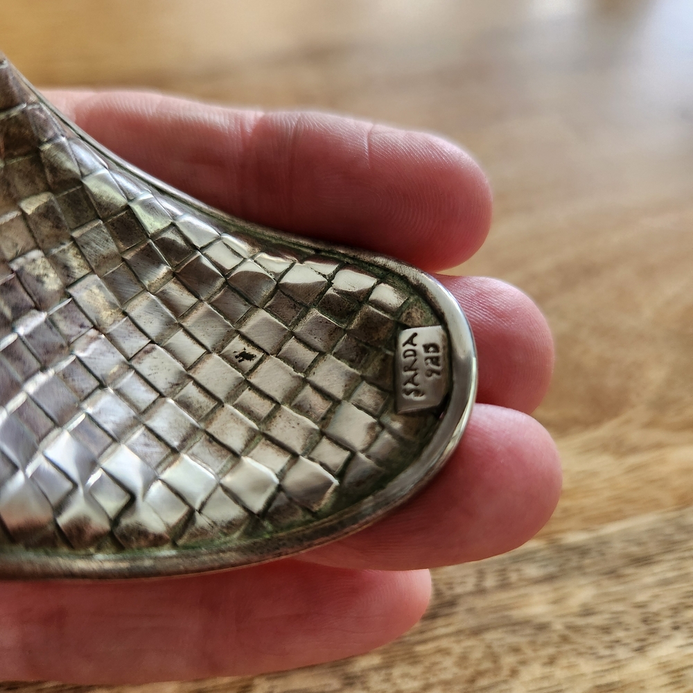 Elegant Sarda Silver Cuff Bracelet - Picture 4 of 9